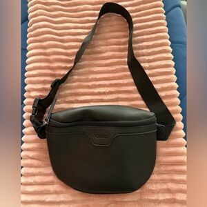 Cluci Black Leather Crossbody Bag